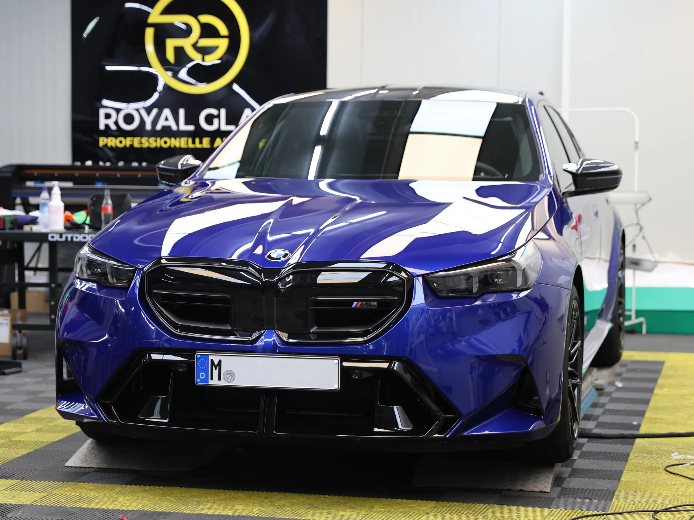 Neuer BMW M5 mit Lackschutzfolie im Performance-Paket bei Royal Glanz München