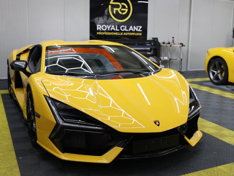 Lamborghini Revuelto mit Premium-Komplettfolierung
