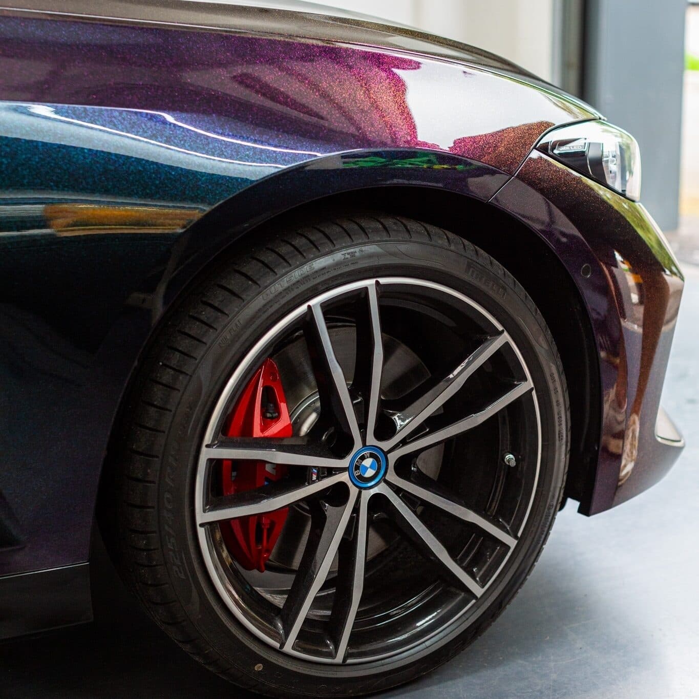 Detailarbeit an der Lackschutzfolie