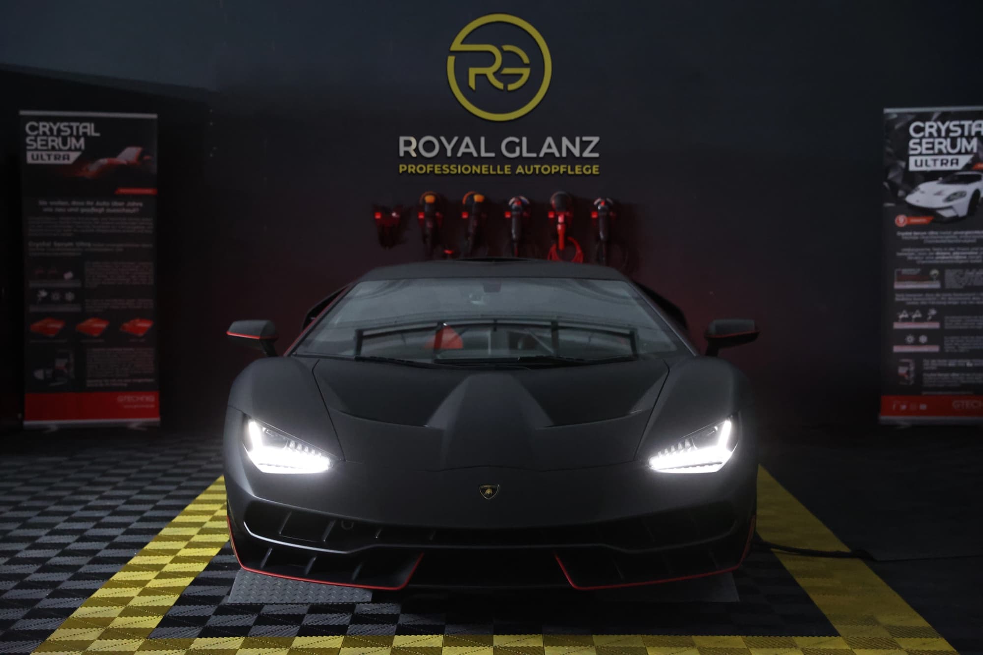 Lamborghini Centenario in mattem Schwarz mit Lackschutzfolie bei Royal Glanz München
