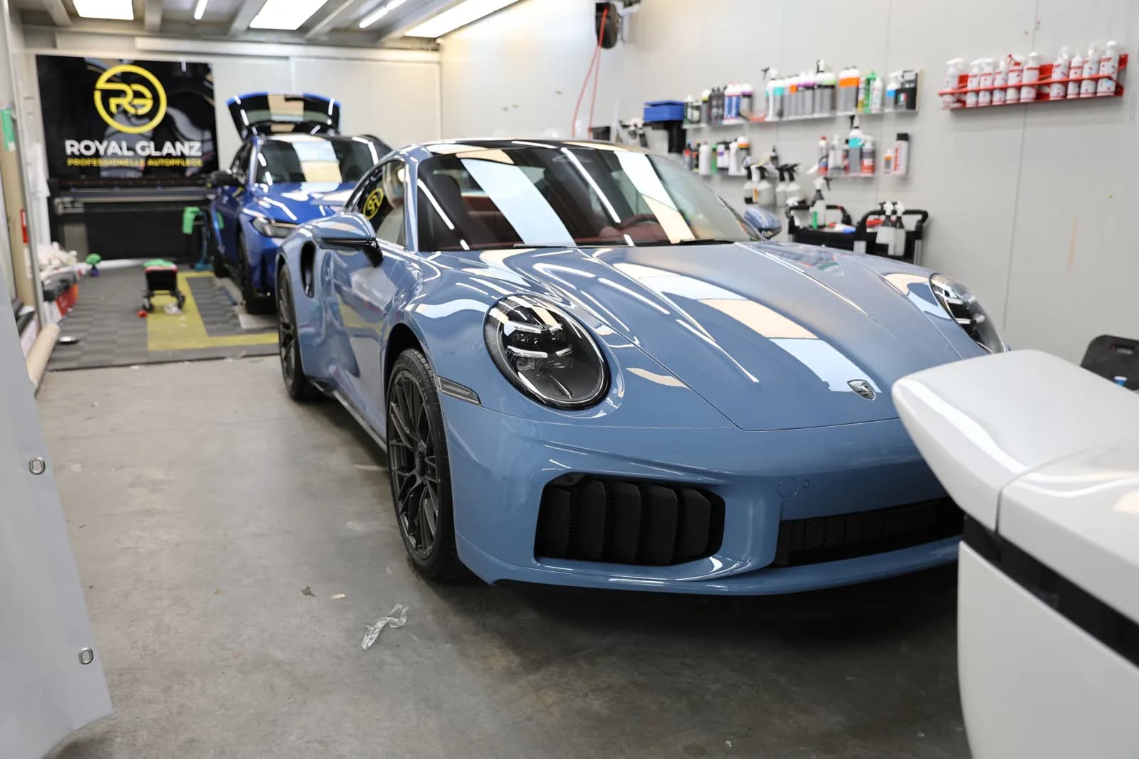 Zwei Porsche 911 nach der Lackschutzfolierung bei Royal Glanz München