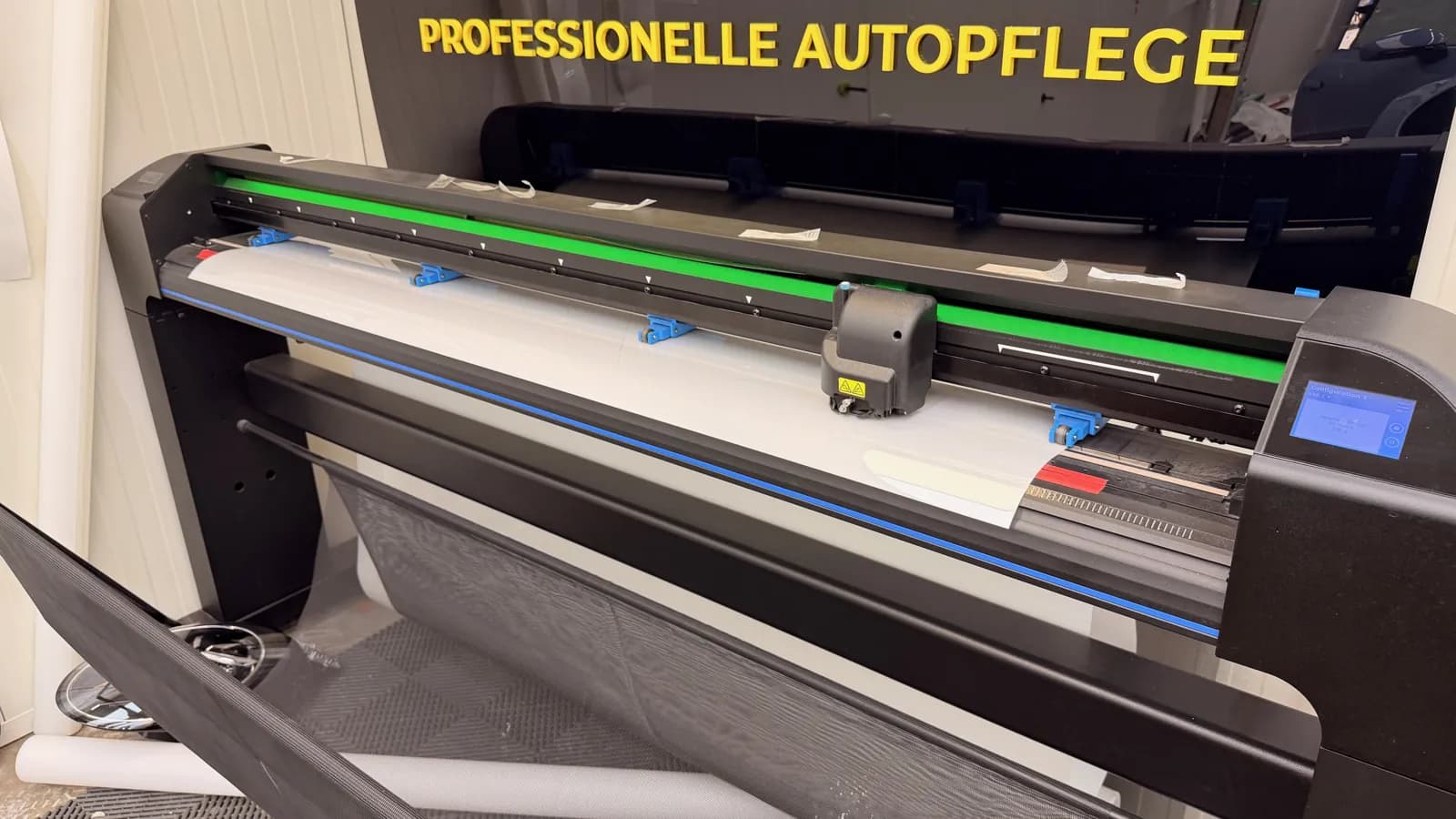 Summa-Schneideplotter schneidet Profilm-Lackschutzfolie digital zu